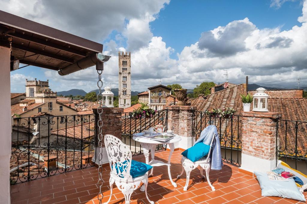 Rise and Smile Charming Penthouse – Lucca